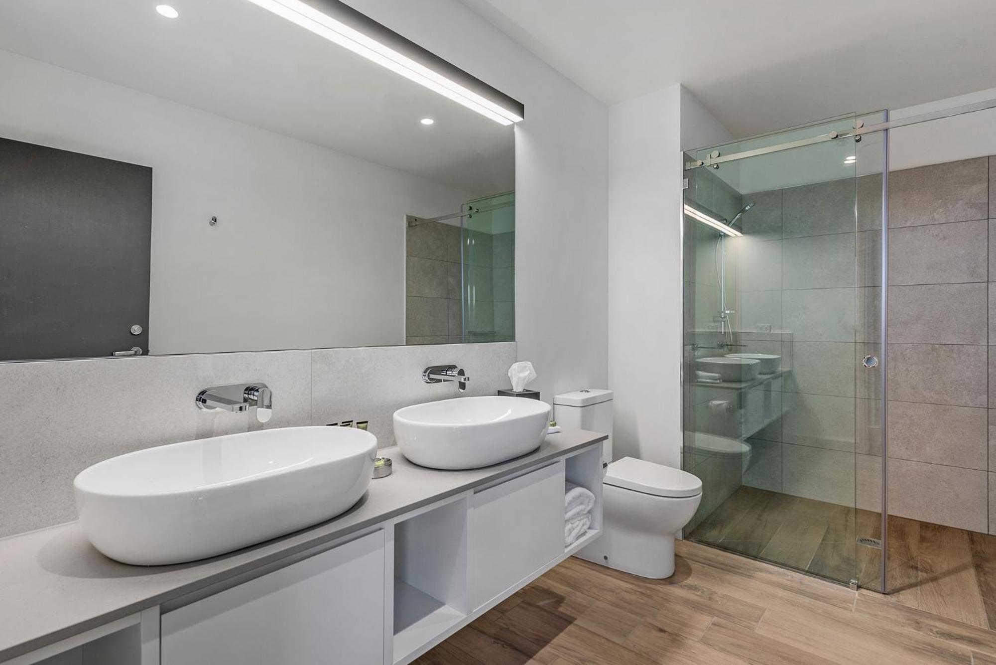 Peppers Silo Hotel Launceston Luaran gambar Bathroom with a shower enclosure