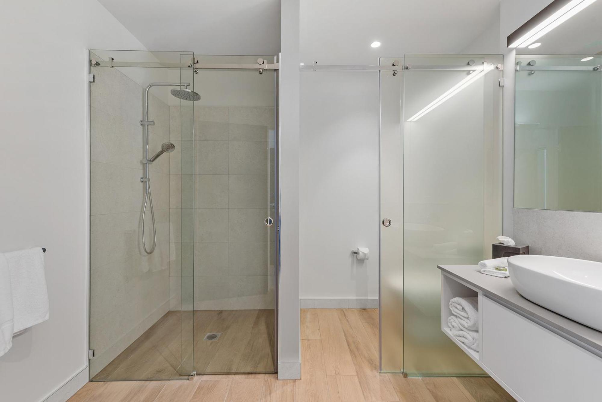 Peppers Silo Hotel Launceston Luaran gambar A shower enclosure