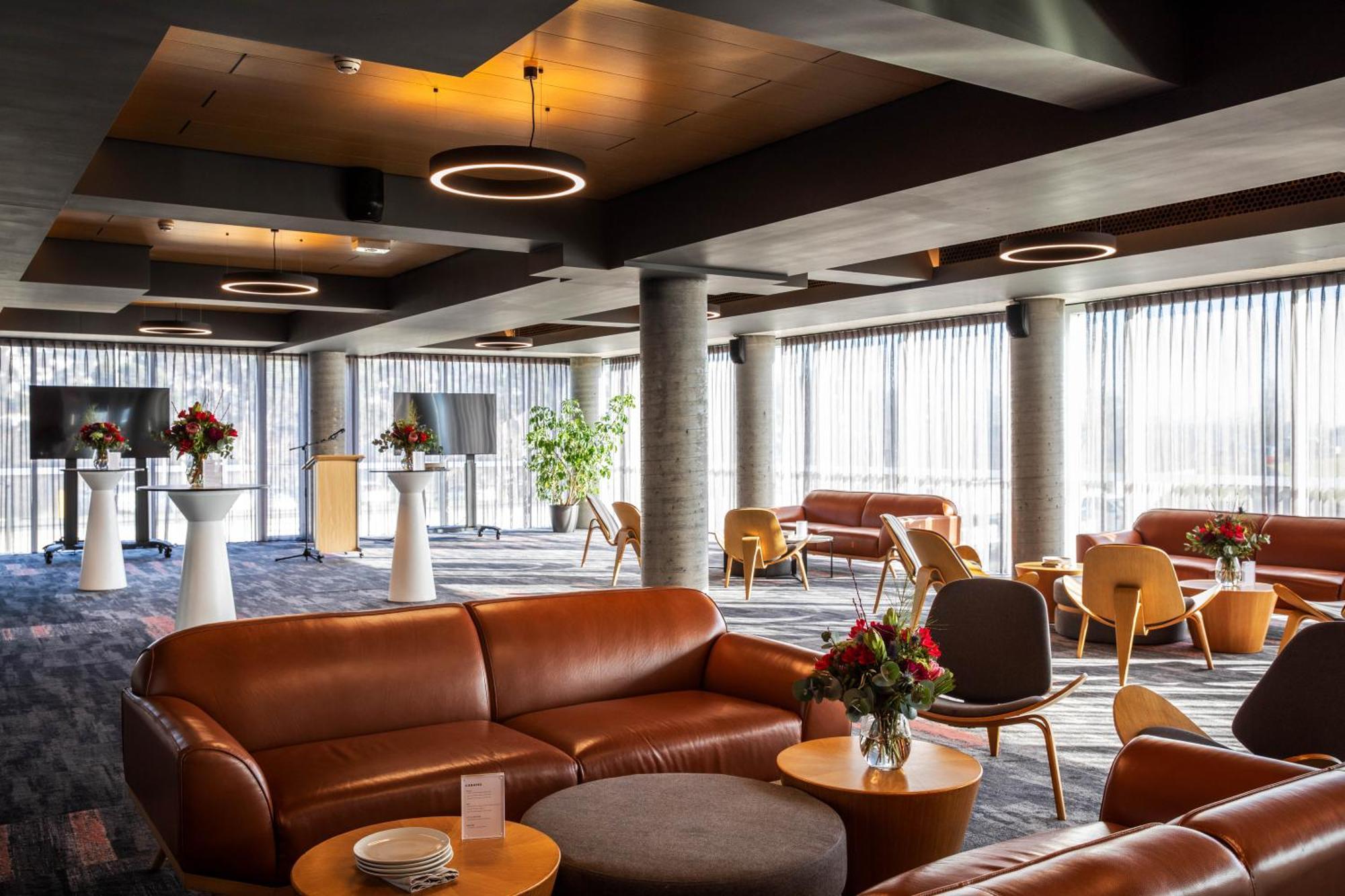 Peppers Silo Hotel Launceston Luaran gambar The lounge at the airport