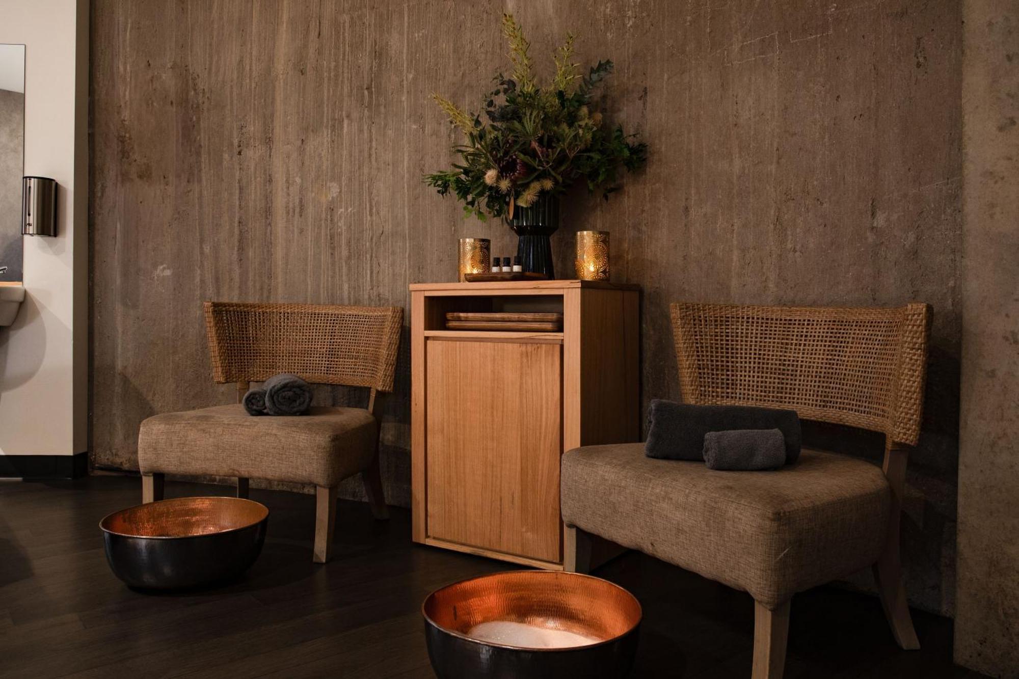 Peppers Silo Hotel Launceston Luaran gambar A foot bath