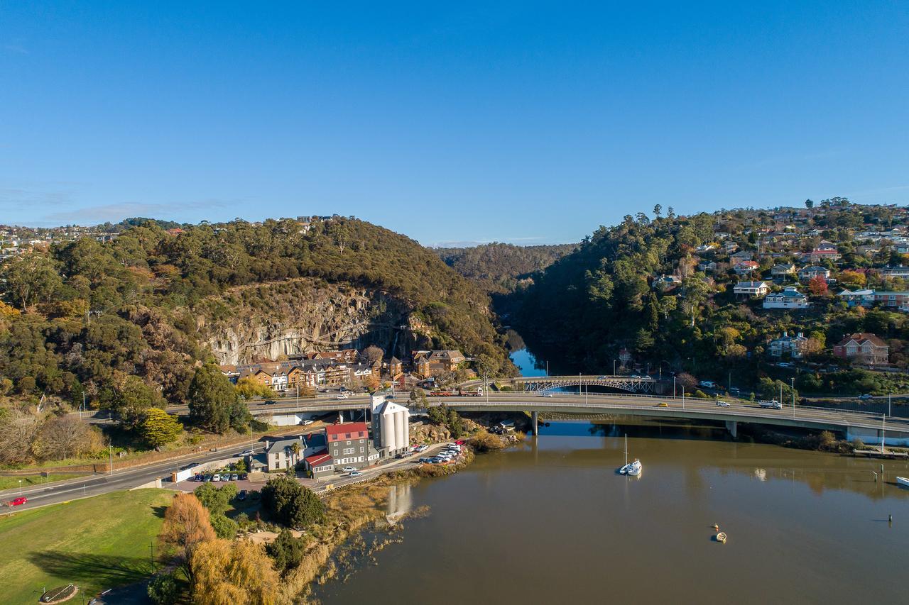 Peppers Silo Hotel Launceston Luaran gambar Aerial view of the town