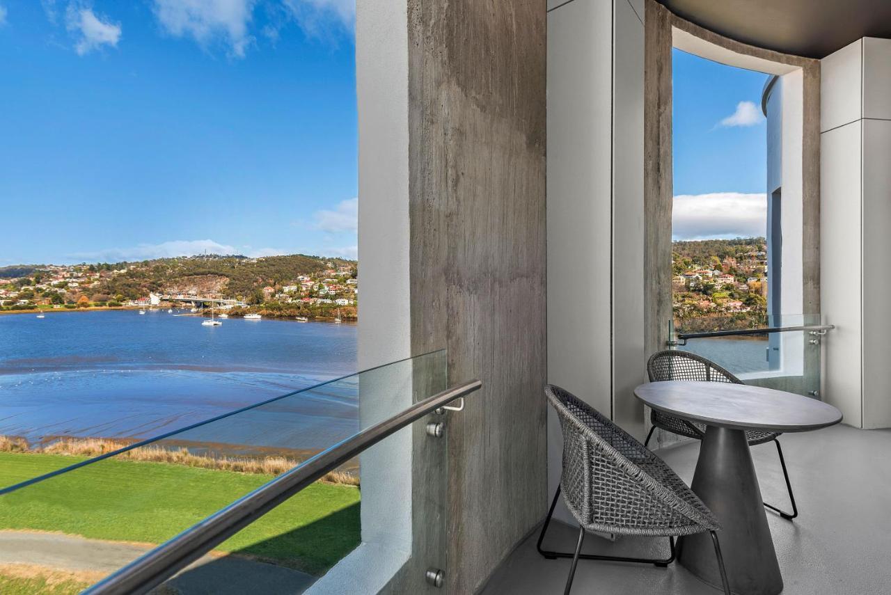 Peppers Silo Hotel Launceston Luaran gambar Balcony of a suite at the Crowne Plaza Hotel, Geelong Waterfront